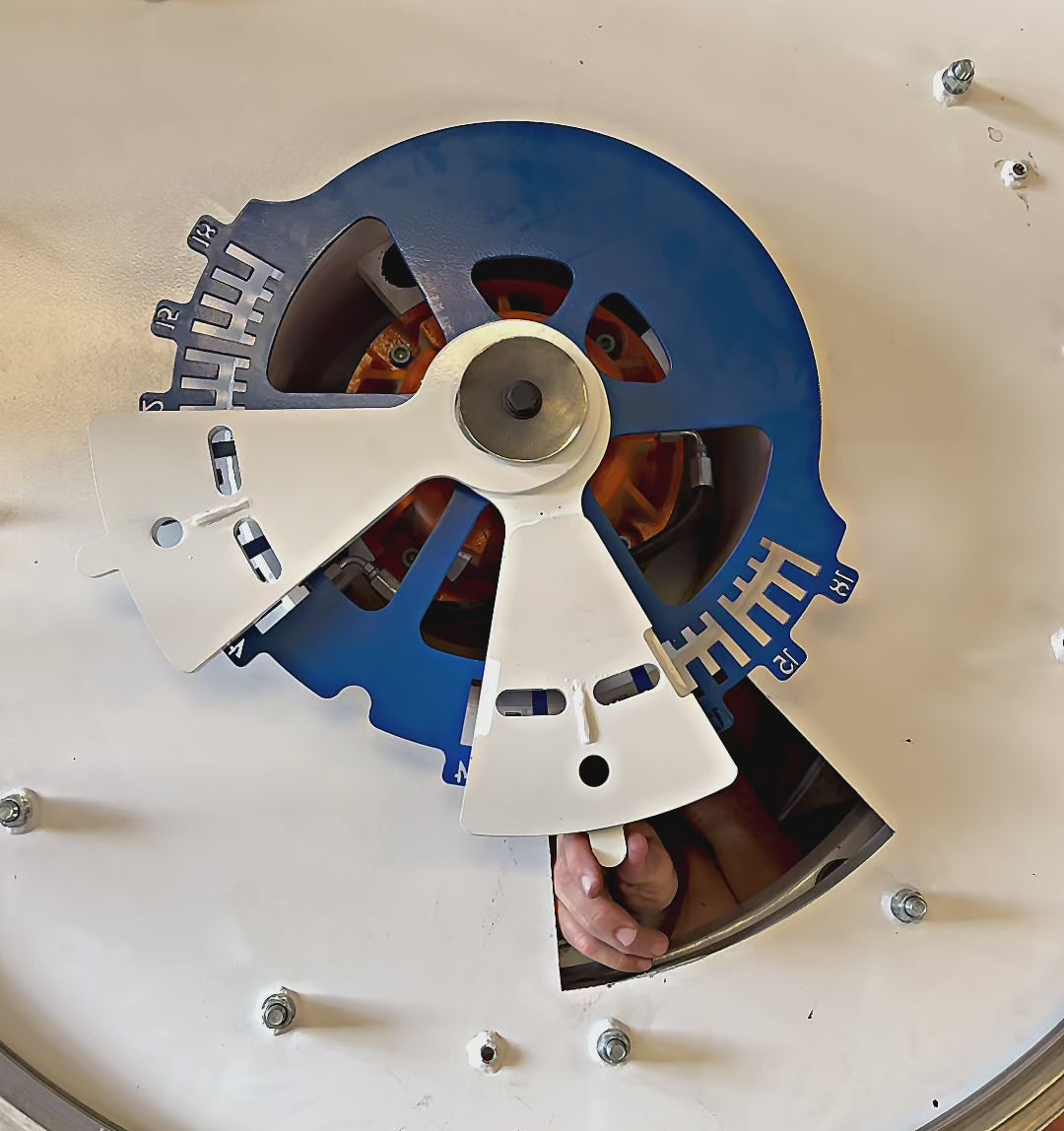 Video demonstrating  easy installation and adjustments without the need for tools, reducing downtime.